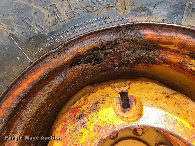 image for item LE9265 1985 Case 480LL  landscape tractor