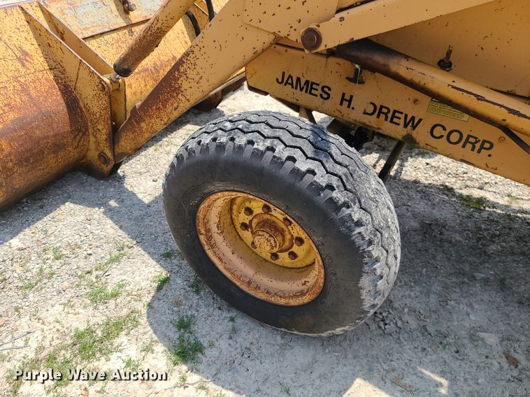 image for item LE9265 1985 Case 480LL  landscape tractor