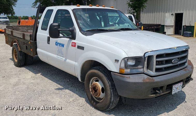 image for item LE9269 2004 Ford F350 Super Duty  SuperCab flatbed pickup truck