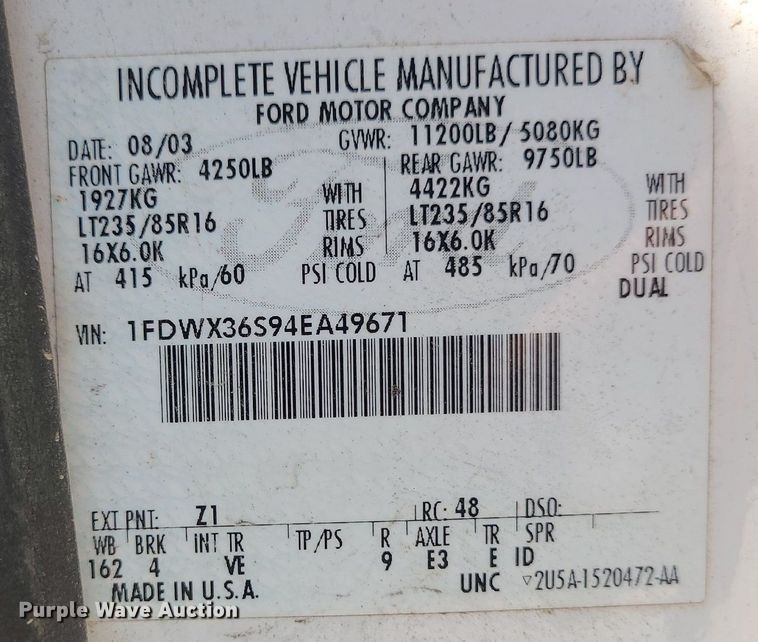 image for item LE9269 2004 Ford F350 Super Duty  SuperCab flatbed pickup truck