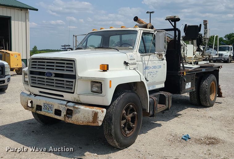 image for item LE9270 1992 Ford F700  pressure digger truck