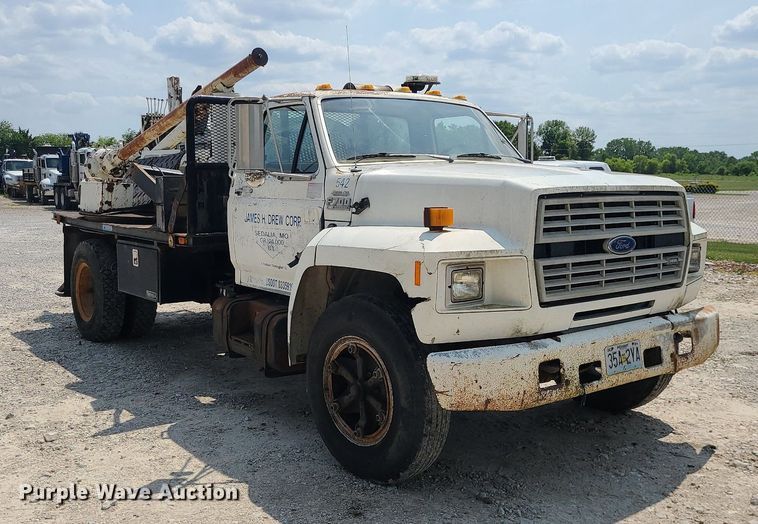 image for item LE9270 1992 Ford F700  pressure digger truck