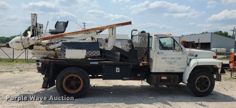image for item LE9270 1992 Ford F700  pressure digger truck