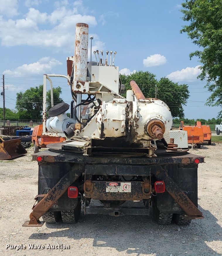 image for item LE9270 1992 Ford F700  pressure digger truck