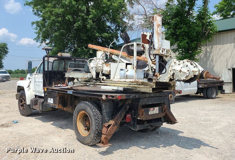 image for item LE9270 1992 Ford F700  pressure digger truck