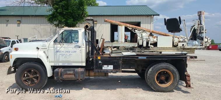 image for item LE9270 1992 Ford F700  pressure digger truck