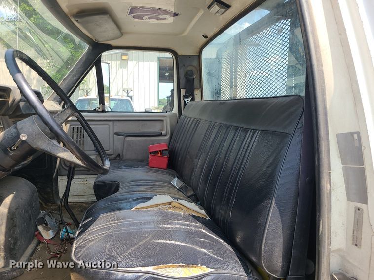 image for item LE9270 1992 Ford F700  pressure digger truck