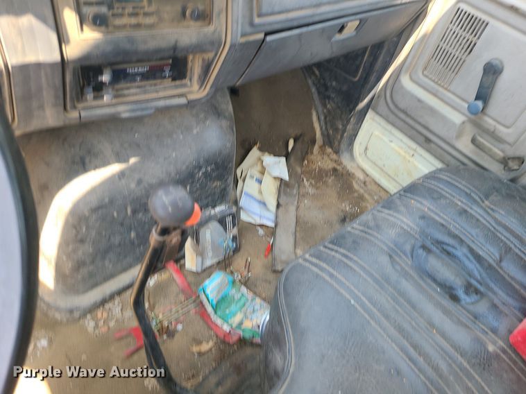 image for item LE9270 1992 Ford F700  pressure digger truck