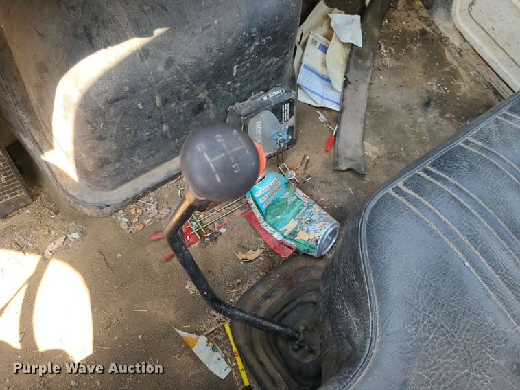 image for item LE9270 1992 Ford F700  pressure digger truck