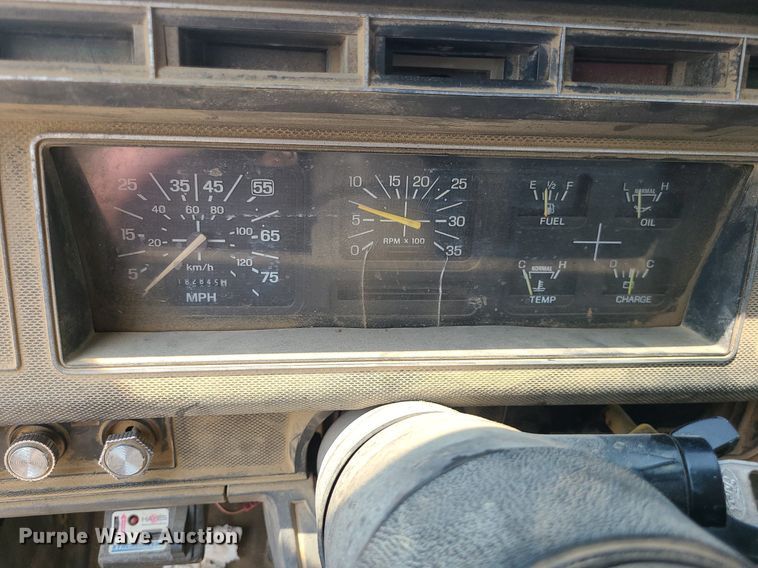 image for item LE9270 1992 Ford F700  pressure digger truck