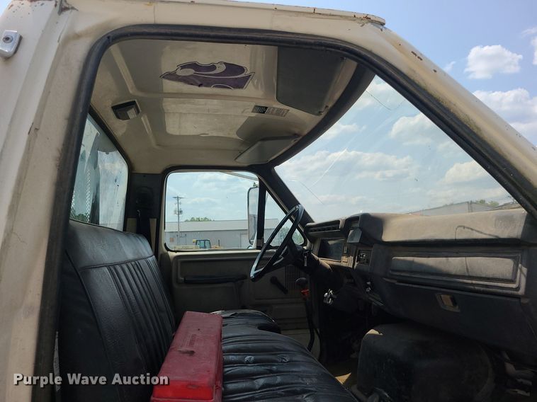 image for item LE9270 1992 Ford F700  pressure digger truck