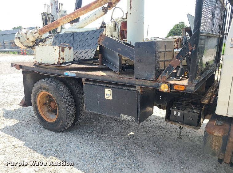 image for item LE9270 1992 Ford F700  pressure digger truck