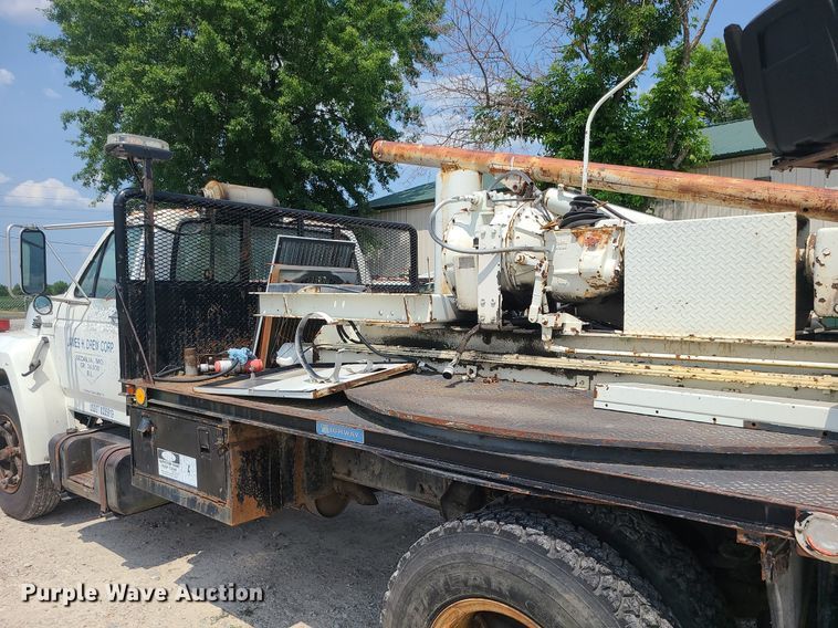 image for item LE9270 1992 Ford F700  pressure digger truck