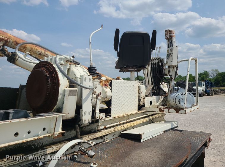 image for item LE9270 1992 Ford F700  pressure digger truck