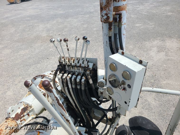 image for item LE9270 1992 Ford F700  pressure digger truck