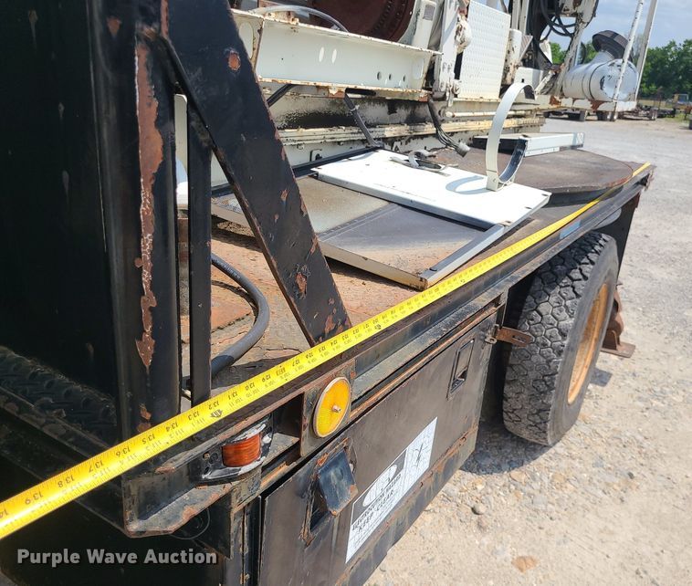 image for item LE9270 1992 Ford F700  pressure digger truck