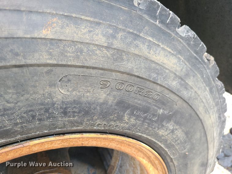 image for item LE9270 1992 Ford F700  pressure digger truck