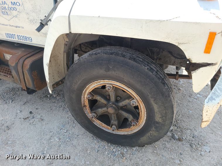 image for item LE9270 1992 Ford F700  pressure digger truck