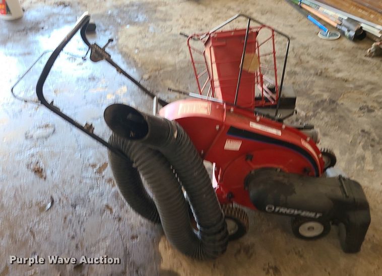 image for item LE9280 Troy-Bilt  chipper/vacuum