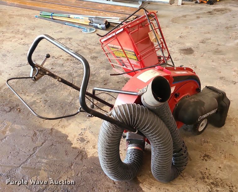 image for item LE9280 Troy-Bilt  chipper/vacuum