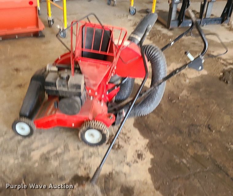 image for item LE9280 Troy-Bilt  chipper/vacuum