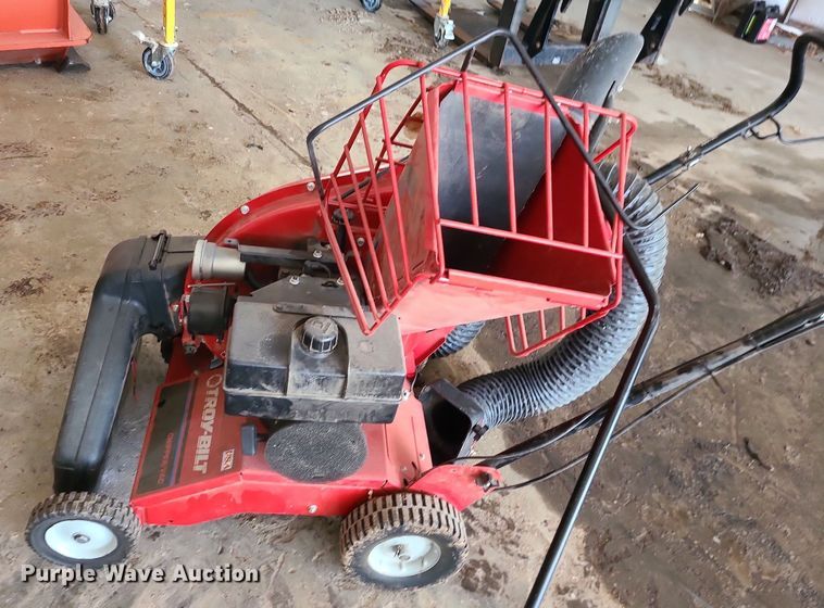 image for item LE9280 Troy-Bilt  chipper/vacuum
