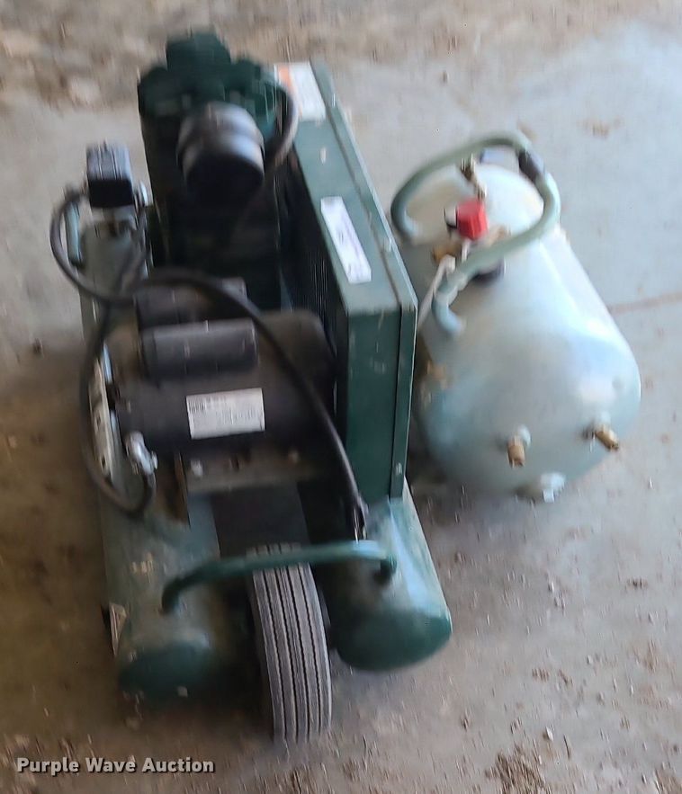 image for item LE9281 Rolair  air compressor