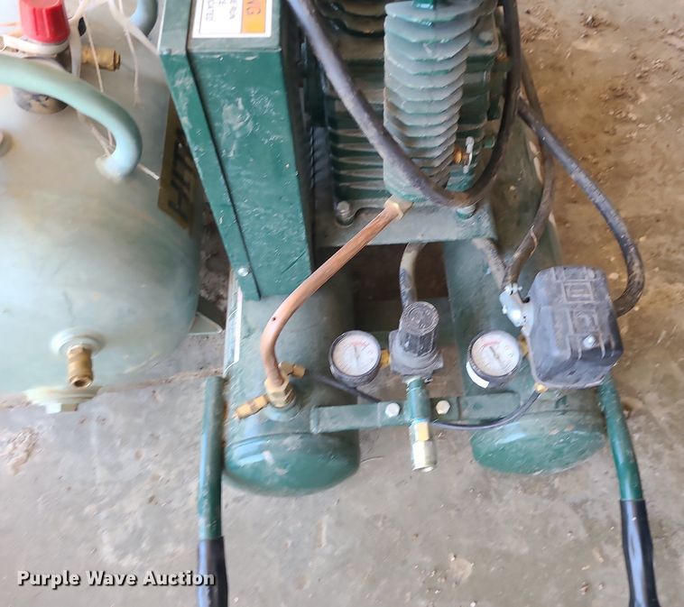 image for item LE9281 Rolair  air compressor