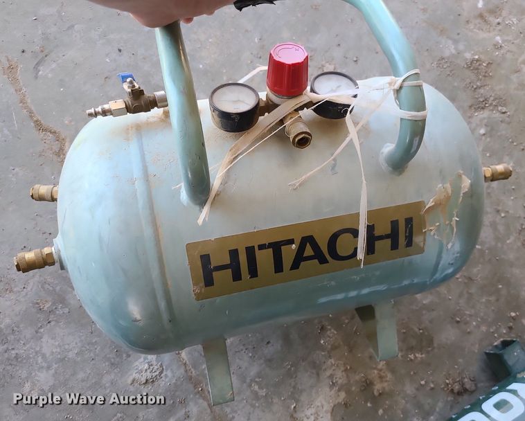 image for item LE9281 Rolair  air compressor