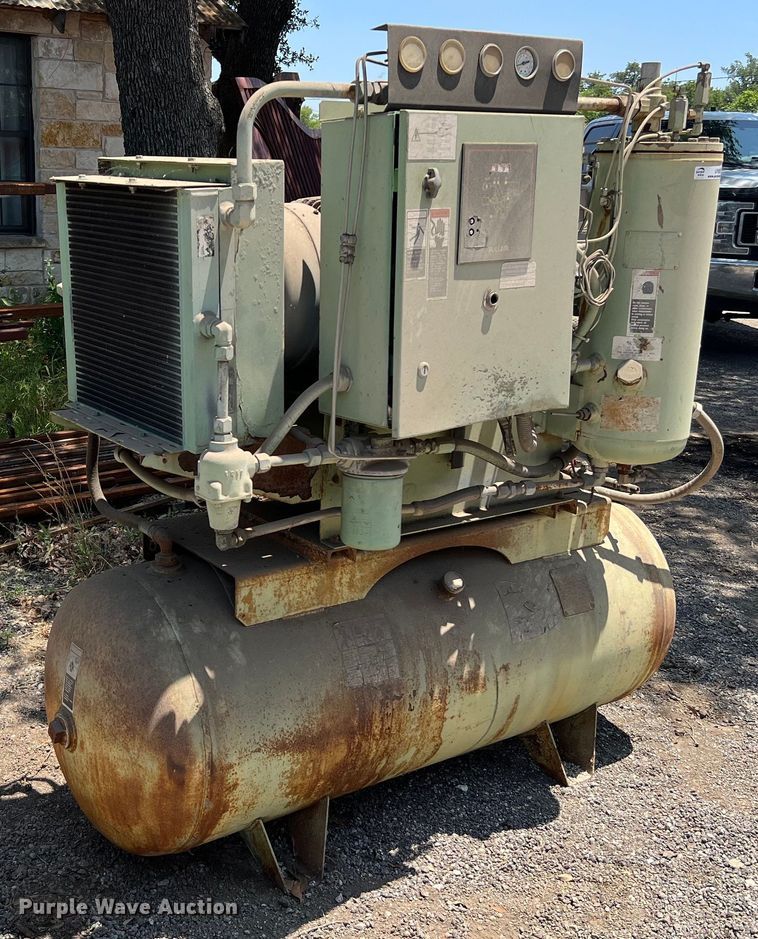 image for item LF9283 Sullair  air compressor