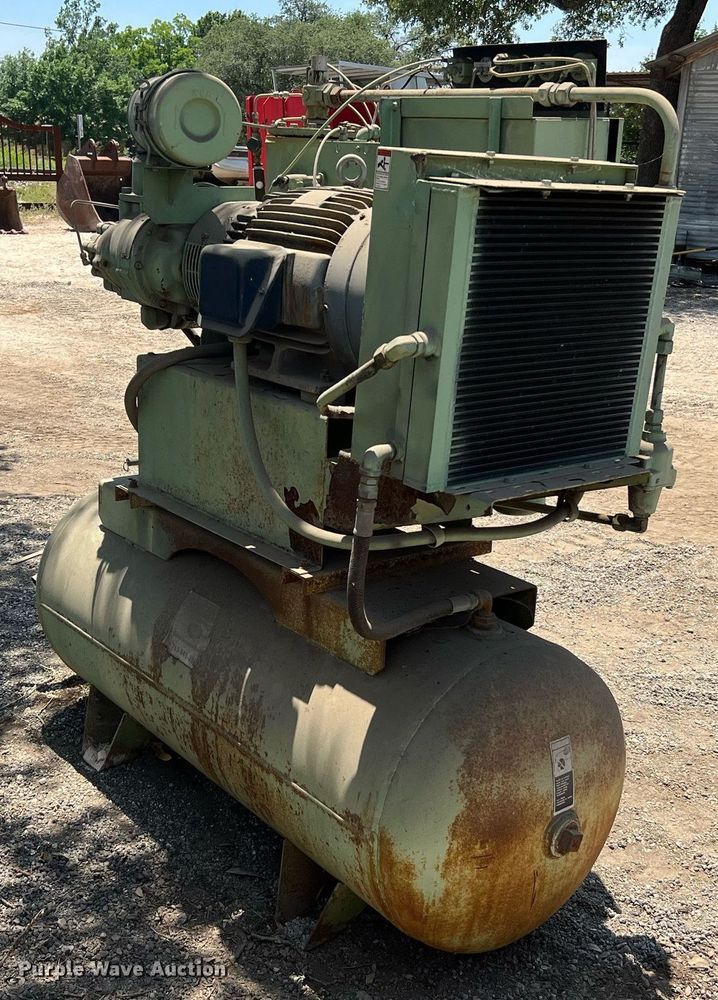 image for item LF9283 Sullair  air compressor