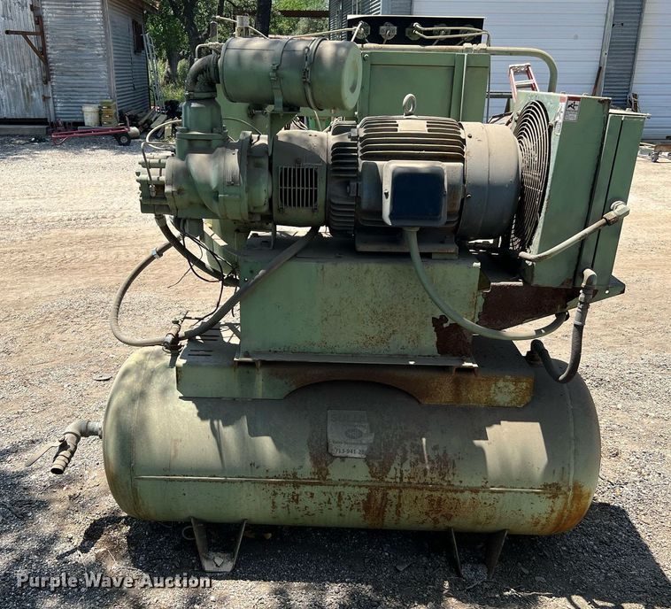 image for item LF9283 Sullair  air compressor