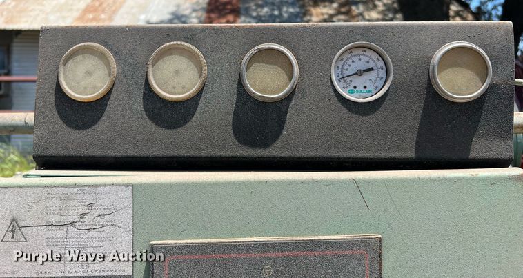 image for item LF9283 Sullair  air compressor