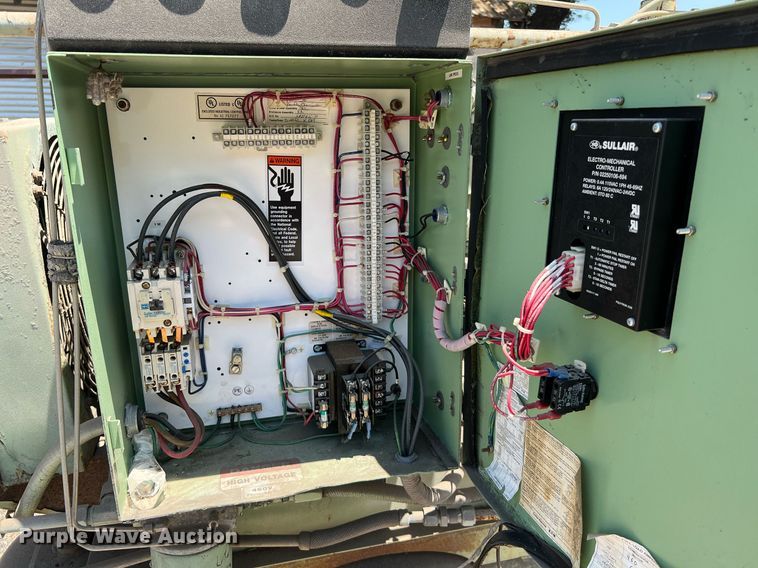 image for item LF9283 Sullair  air compressor