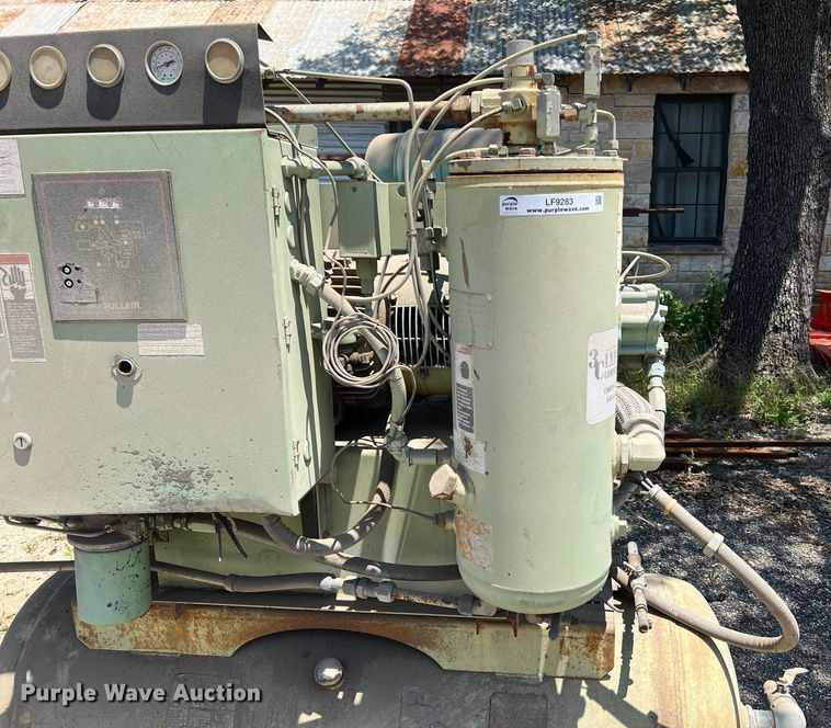 image for item LF9283 Sullair  air compressor