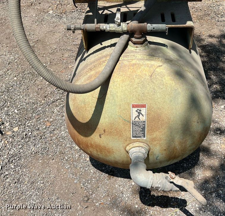 image for item LF9283 Sullair  air compressor