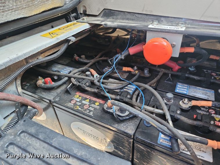 image for item LJ9041 2014 Vantage EV1000  mini truck