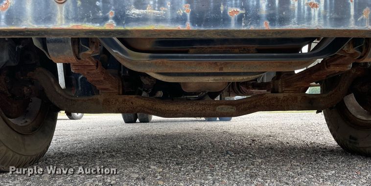 image for item LJ9761 1984 International 1654  flatbed truck