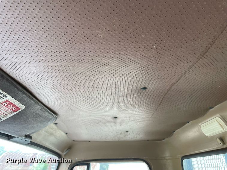 image for item LJ9761 1984 International 1654  flatbed truck