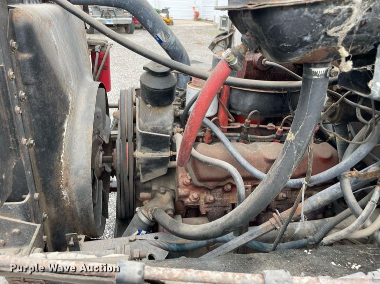 image for item LJ9761 1984 International 1654  flatbed truck