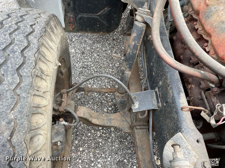 image for item LJ9761 1984 International 1654  flatbed truck