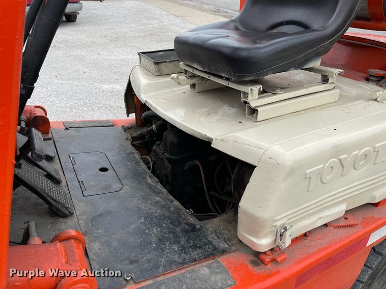 image for item LJ9764 Toyota 42-4FGC20  forklift