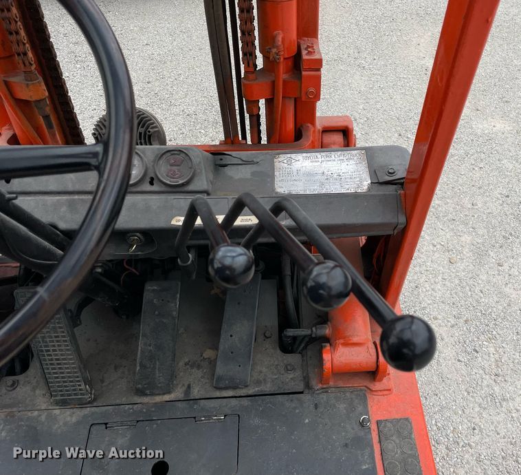 image for item LJ9764 Toyota 42-4FGC20  forklift