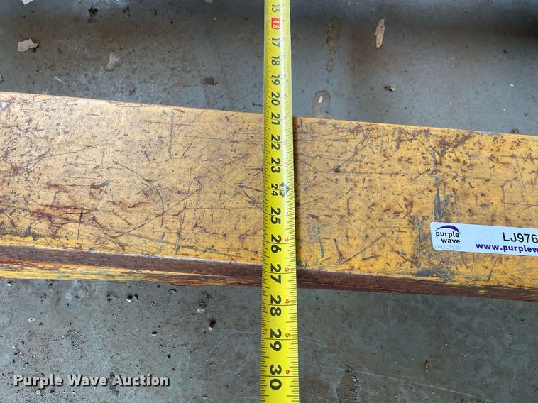 image for item LJ9769 (32) pallet jacks