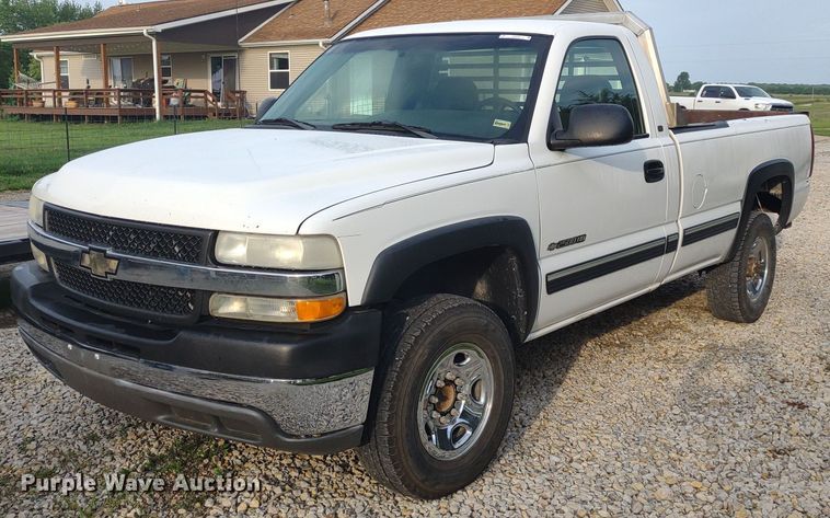image for item LL9245 2001 Chevrolet Silverado 2500HD  pickup truck