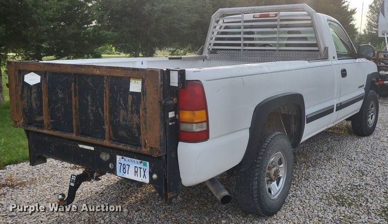 image for item LL9245 2001 Chevrolet Silverado 2500HD  pickup truck