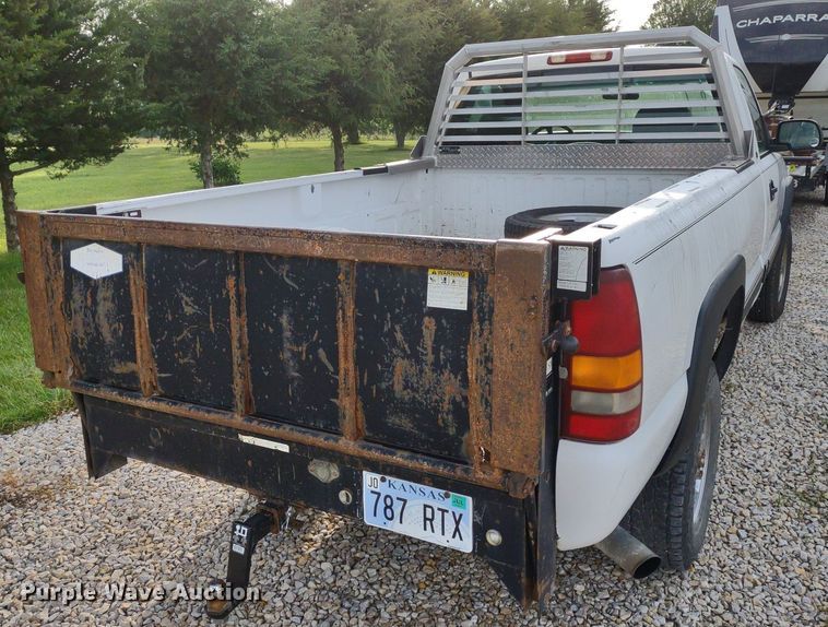 image for item LL9245 2001 Chevrolet Silverado 2500HD  pickup truck