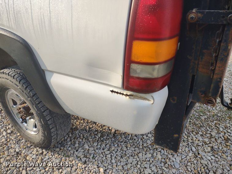 image for item LL9245 2001 Chevrolet Silverado 2500HD  pickup truck