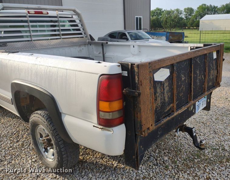 image for item LL9245 2001 Chevrolet Silverado 2500HD  pickup truck