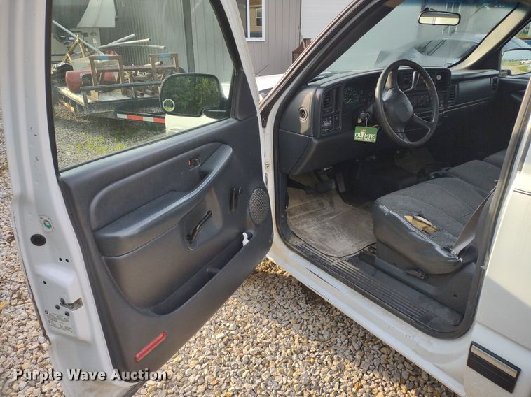 image for item LL9245 2001 Chevrolet Silverado 2500HD  pickup truck